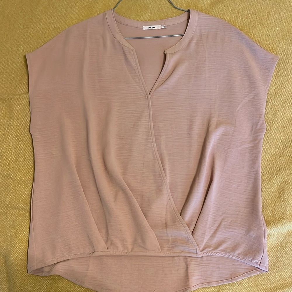 Boutique muscle sleeve blouse. Faded pink. Small